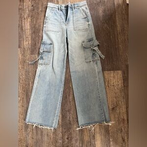Light Wash Cargo Wide-Leg Women’s Jeans